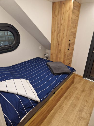 diverse Kajüten mit den entsprechenden Kojen