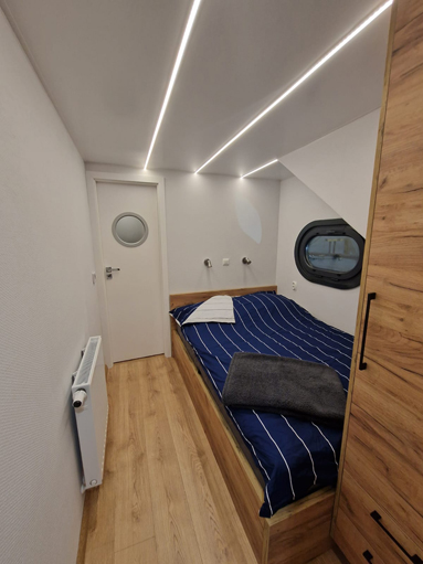 diverse Kajüten mit den entsprechenden Kojen