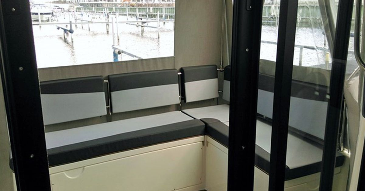 geräumiger Salon mit freiem Blick